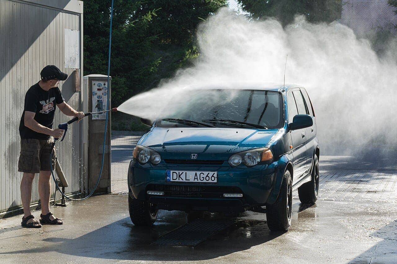 How I keep a black car clean in Seoul (spoiler: barely)