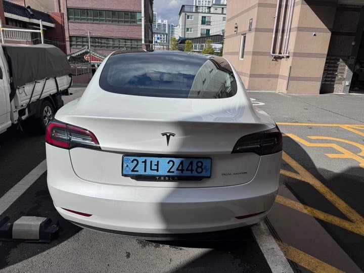 TESLA Model 3 - Excellent condition - Image 4