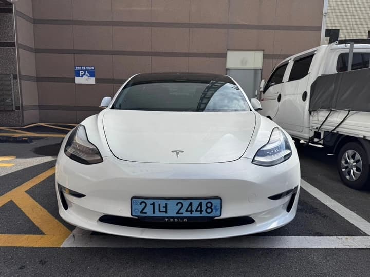 TESLA Model 3 - Excellent condition