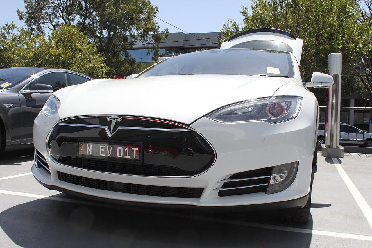 2024 Tesla Model S Standard Range - Image 4