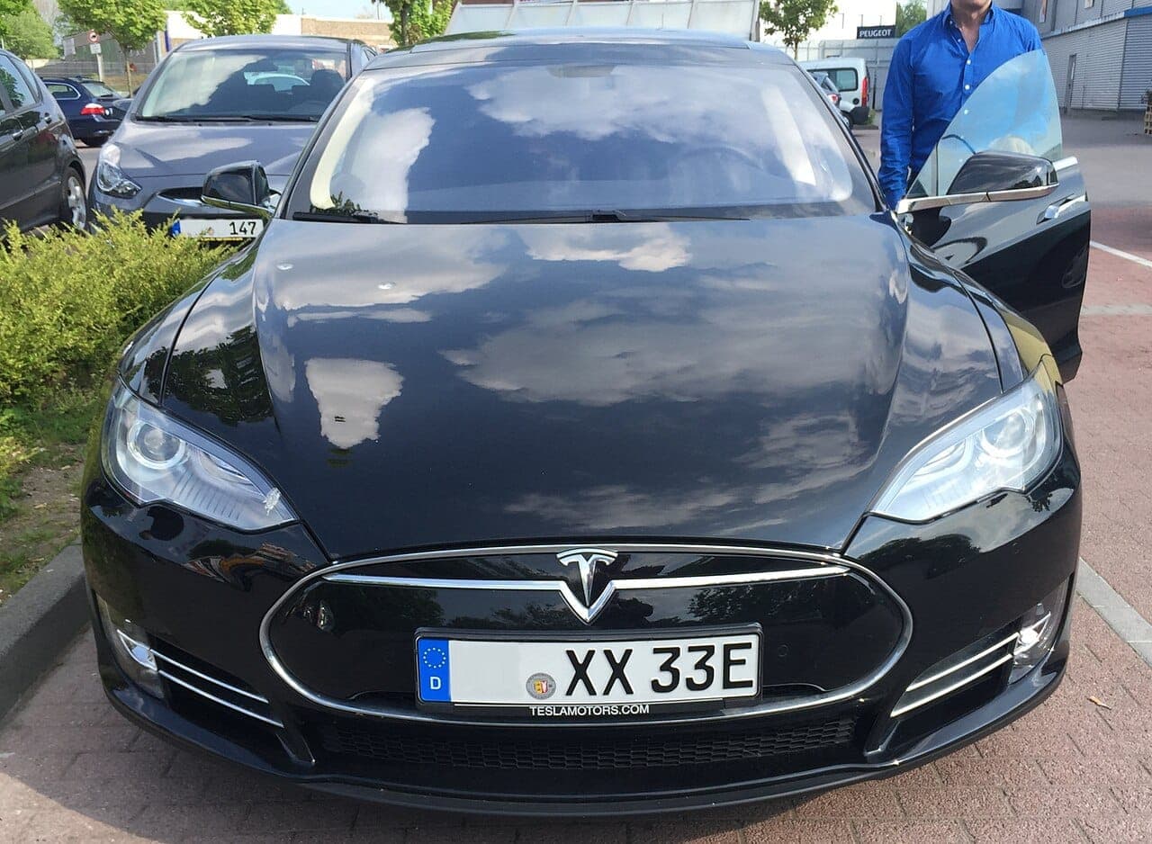 2024 Tesla Model S Standard Range - Image 3