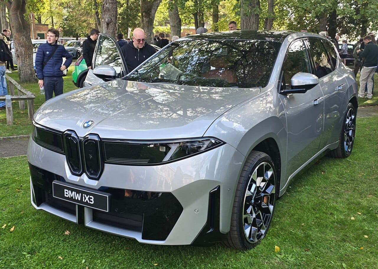 2026 BMW iX3 Long Range - Image 2
