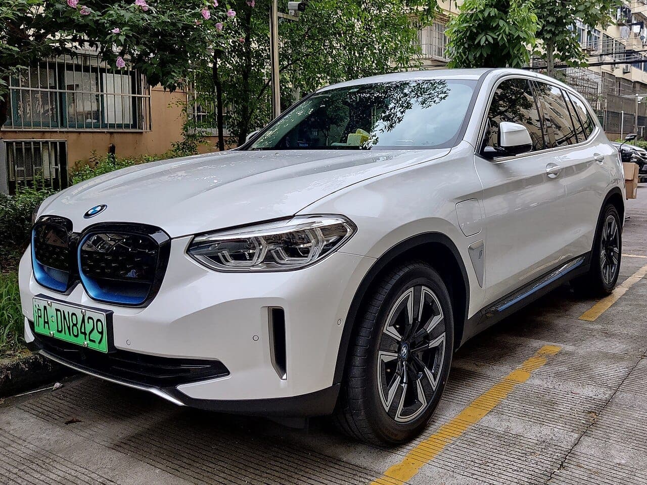 2026 BMW iX3 Long Range - Image 3