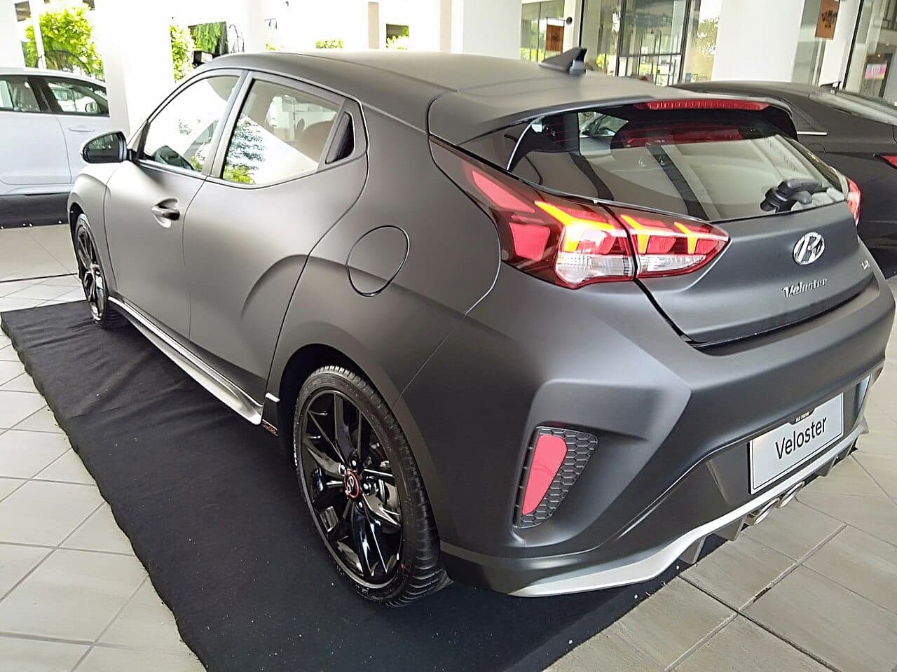 2025 Hyundai Veloster Calligraphy - Image 4